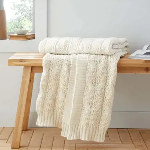 Produkt Bílo-béžová pletená deka 130x170 cm Chunky Marl Knit – Catherine Lansfield