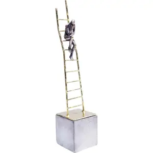 Produkt Dekorativní soška Kare Design Climbing Man
