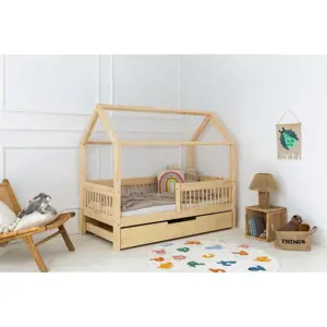 Produkt Domečková dětská postel z borovicového dřeva s úložným prostorem a výsuvným lůžkem v přírodní barvě 90x180 cm Mila MBW – Adeko