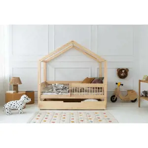 Produkt Domečková dětská postel z borovicového dřeva s úložným prostorem a výsuvným lůžkem v přírodní barvě 90x200 cm Mila RMW – Adeko