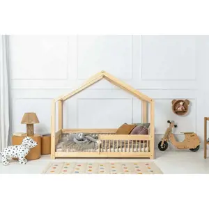 Produkt Domečková dětská postel z borovicového dřeva v přírodní barvě 120x200 cm Mila RMW – Adeko