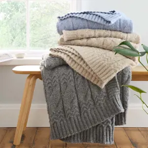 Produkt Šedá pletená deka 150x200 cm Cable Knit – Bianca