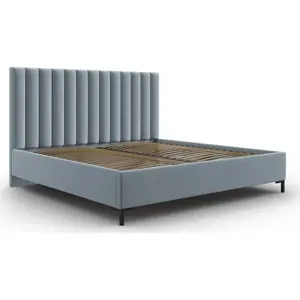 Světle modrá čalouněná dvoulůžková postel s úložným prostorem s roštem 140x200 cm Casey – Mazzini Beds