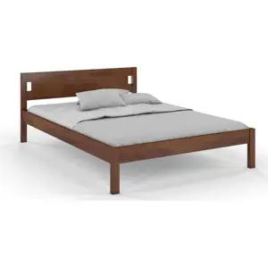 Produkt Tmavě hnědá dvoulůžková postel z borovicového dřeva 140x200 cm Laxbaken – Skandica