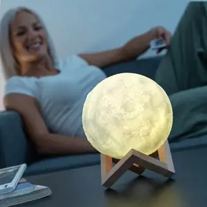 Produkt Nabíjecí LED lampa Luna Moondy - InnovaGoods