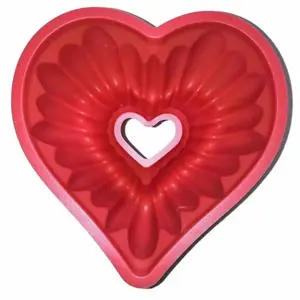 Produkt Zaparkorun Silikonová forma na bábovku ve tvaru srdce
